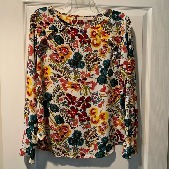 LOFT Tops - LOFT LONG SLEEVE FLORAL BLOUSE SIZE MEDIUM NWT!